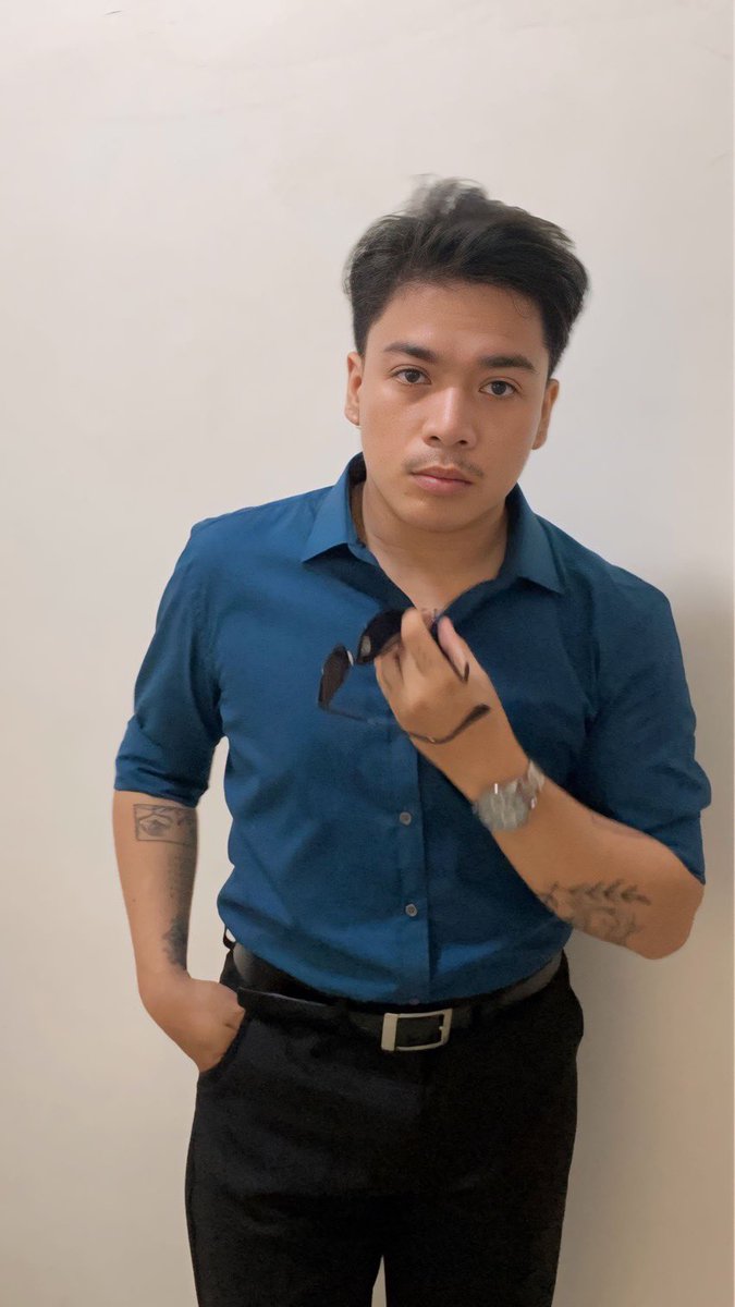 __enervon's tweet photo. Grad fit! 🙈 https://t.co/LZFFBdF3RN