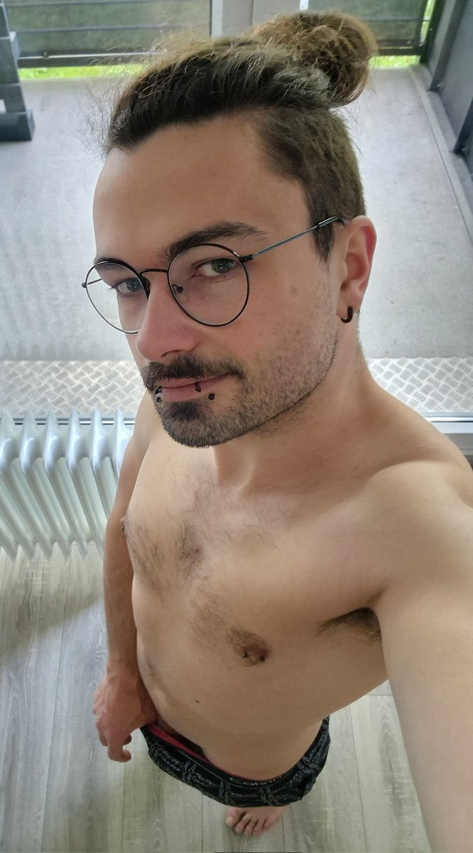 I know what you want to see, you little f@g😈
#cashmaster #cashslave #master #slave 

￼