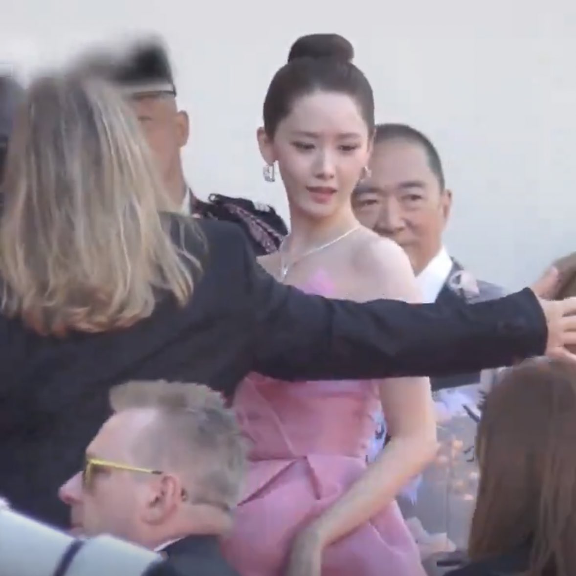 @PopCrave Kelly, Massiel and YoonA have really suffered on the cannes red carpet with that arm lady.