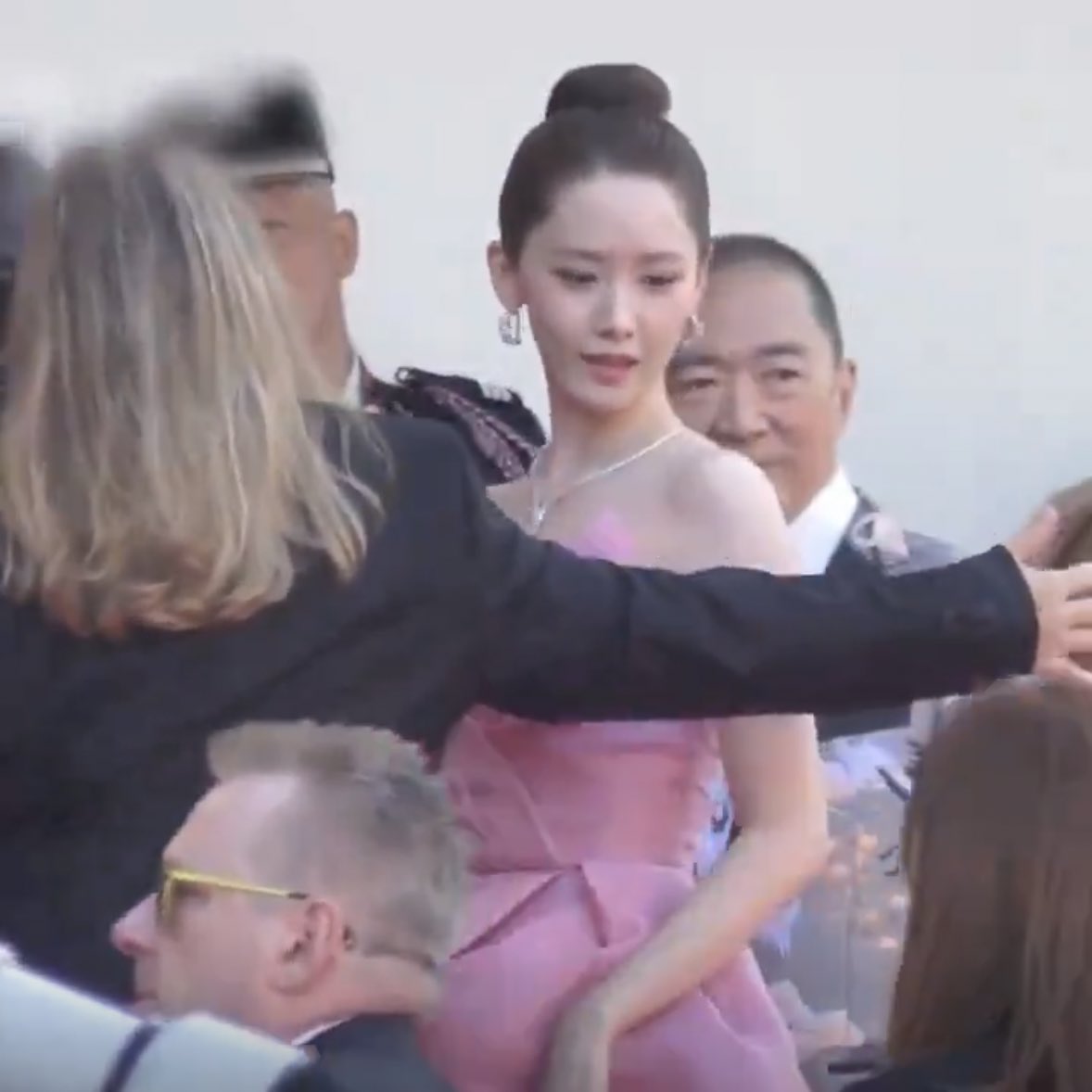 sleekcliq's tweet photo. @PopCrave Kelly, Massiel and YoonA have really suffered on the cannes red carpet with that arm lady. https://t.co/O7ds6cSLSH