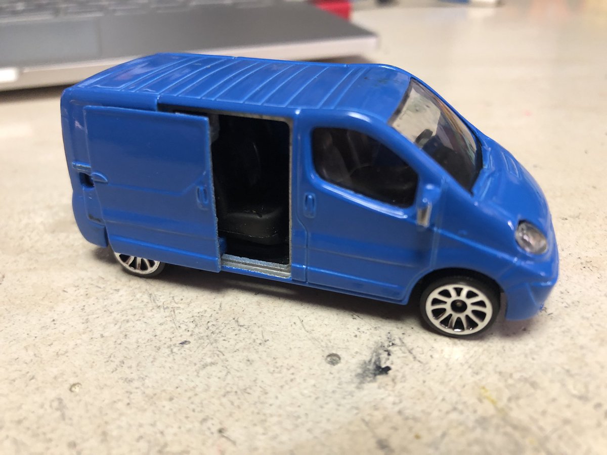 porschegmbh's tweet photo. #REAULT #TRAFIC #MAJORETTE
ルートバンと思ったらしっかりパッセンジャーシートありました https://t.co/1CQXf2Kdi8