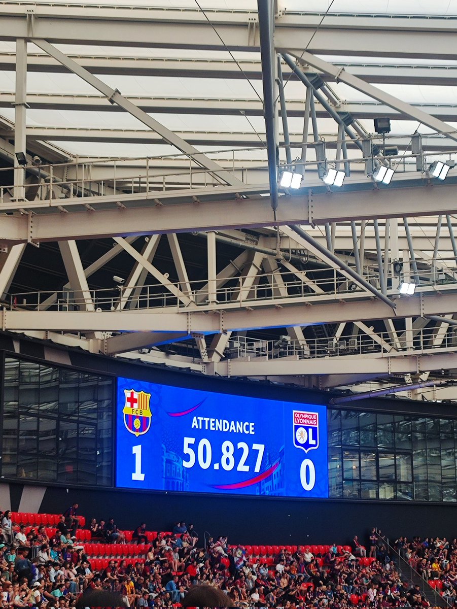 plans99's tweet photo. Així, sí! Enhorabona campiones! 💙❤️ @FCBfemeni https://t.co/IycyQF5HLC
