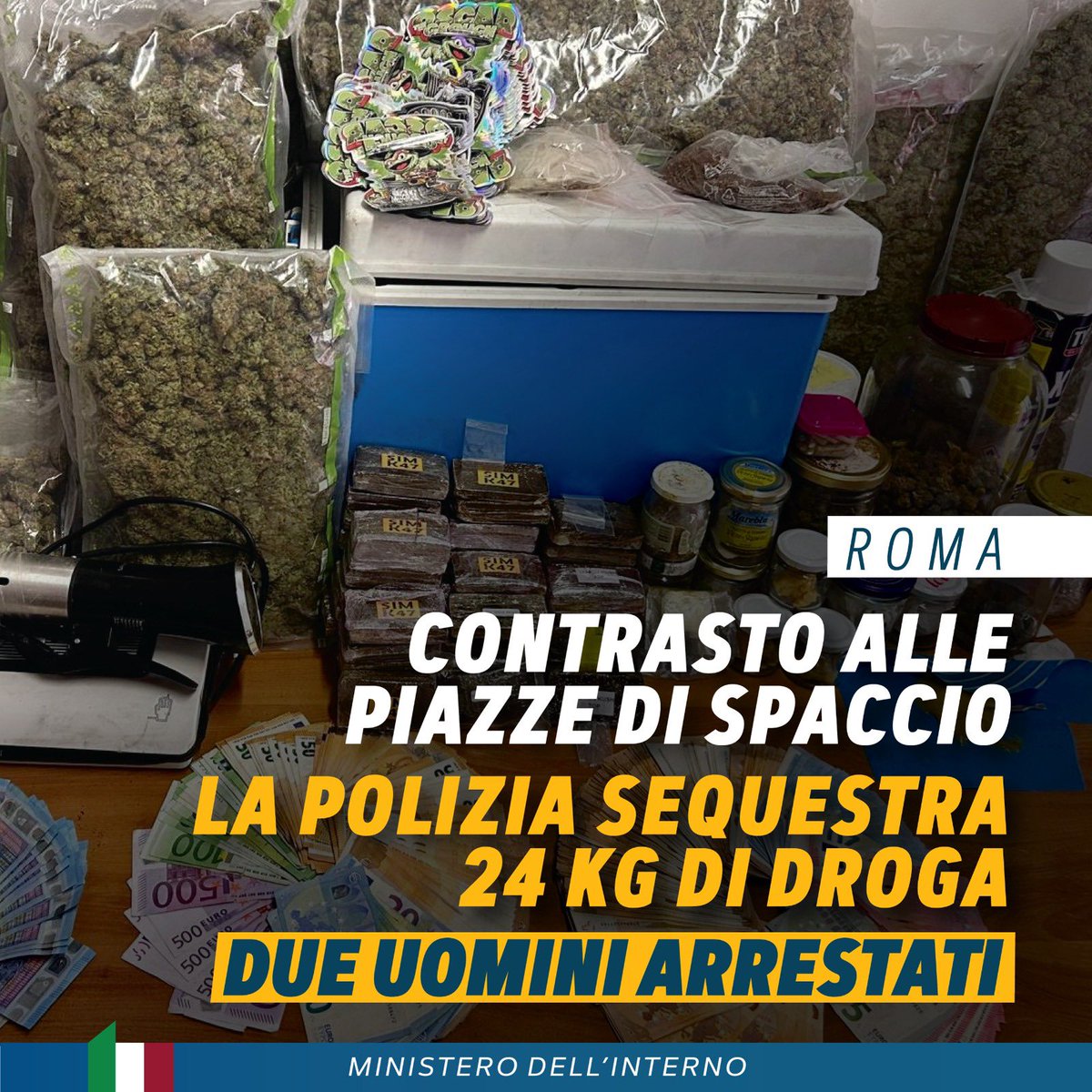 Lotta serrata alle piazze di spaccio nella Capitale. Grazie a una approfondita attività investigativa, la @poliziadistato ha sequestrato 24kg di droga insieme a decine di migliaia di euro in contanti. Due uomini sono stati arrestati per detenzione e spaccio di stupefacenti.