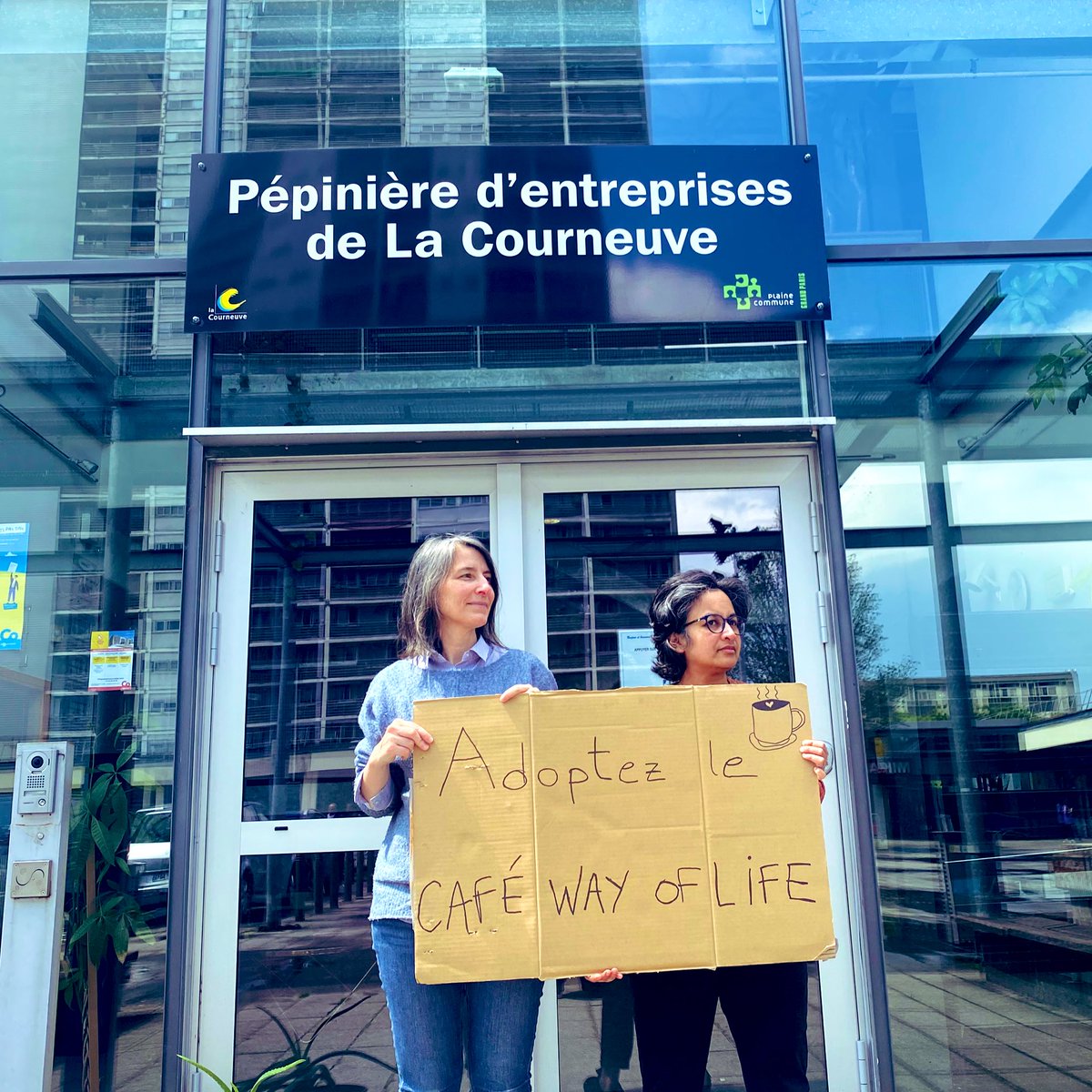 emiliemarquois's tweet photo. 🚨 #CafeWayOfLife : Dernières heures avant la fin de notre campagne  sur @ululeFR.

Aidez-nous à concrétiser notre projet. On compte sur vous. ▶️ https://t.co/72uD1n1v3h

👉🏻 Une carte collector exclusive à la clé 
👉🏻 Sur Instagram, nos revendications

#CWOL #Crowdfunding https://t.co/OqOrhMFM30