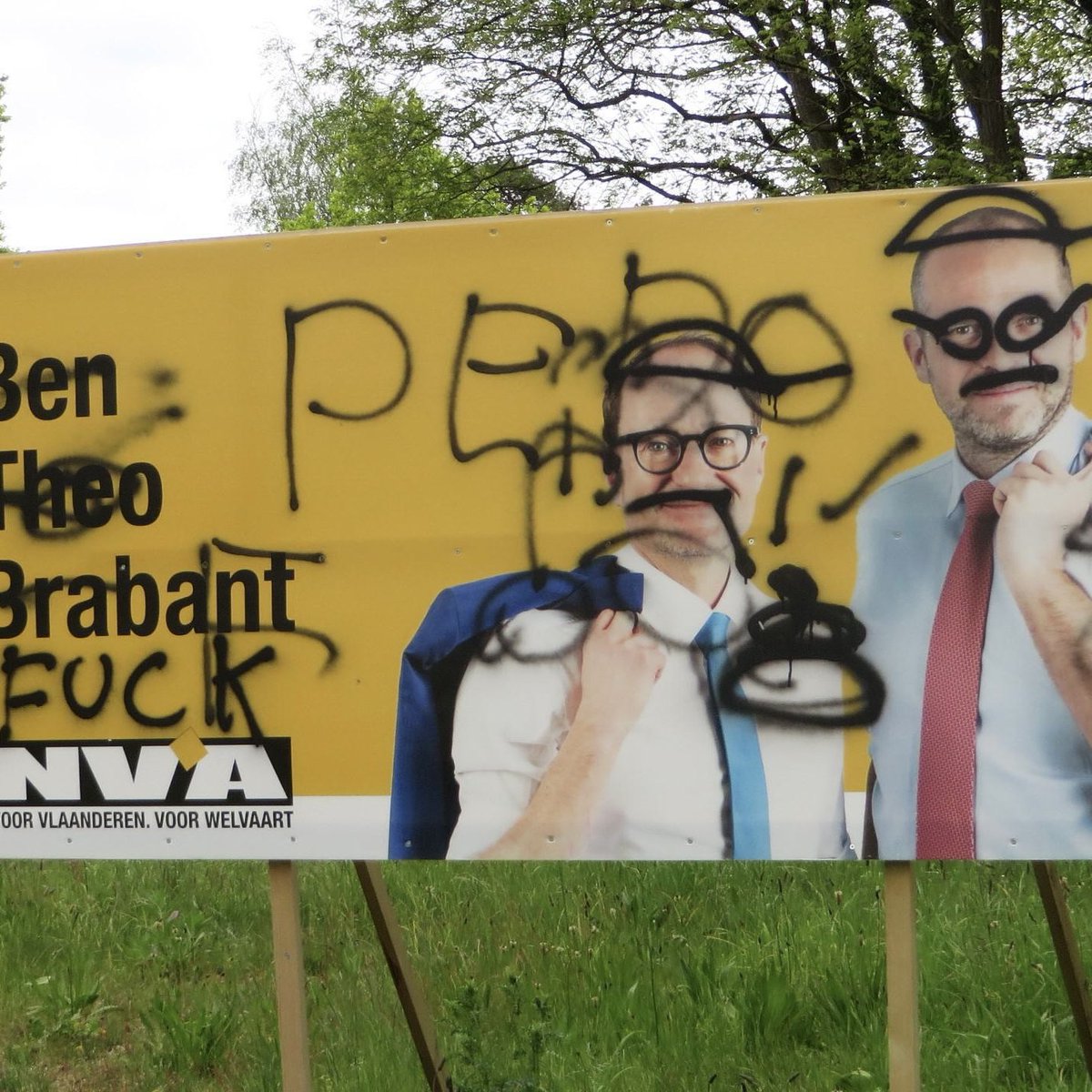 Kleine dienstmededeling. Vandalisme is niet ok. De wapens van de democratie zijn het vrije woord en het stempotlood. Dank. 🙏🏻