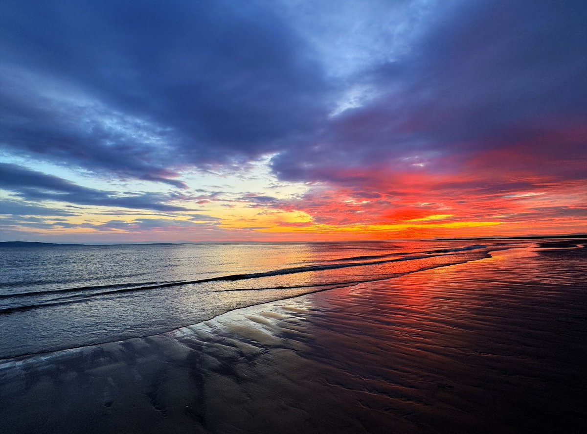 Sunday morning sunrise on Nairn beach 😎
