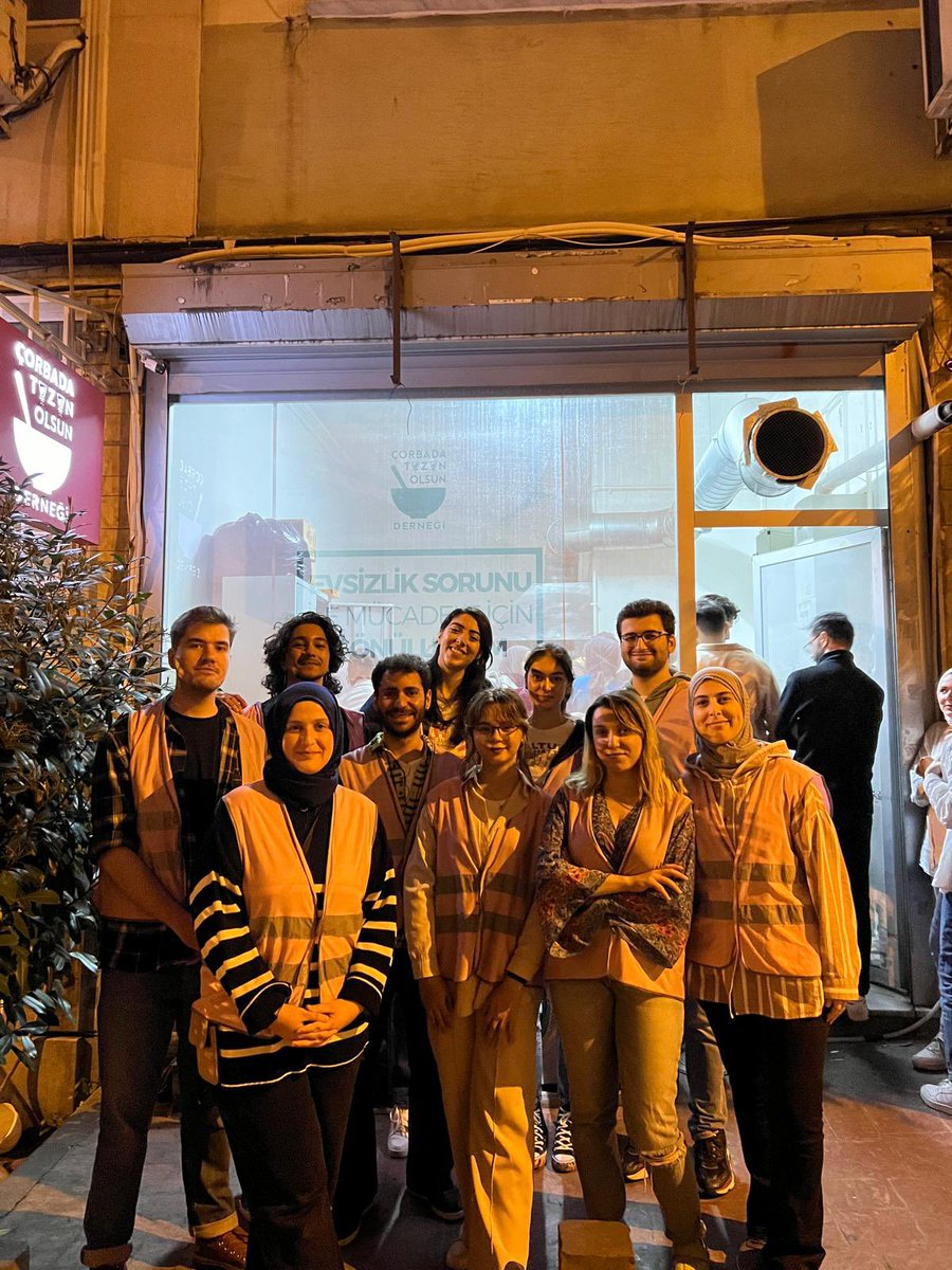 Dün akşam Çorbada Tuzun Olsun Derneği'nin çorba dağıtım etkinliğindeydik. Katılan tüm gönüllülerimize tesekkür ederiz. 💙🥣
Gelecek etkinliklerimizden haberdar olmak için takipte kalın! 🌿
