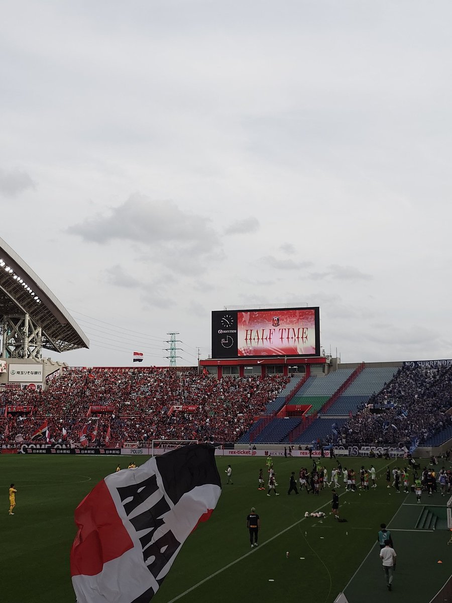 埼玉スタジアムは前半終了⚽

浦和0-0町田

町田の「プレス」と「最短距離でゴールに迫るスタイル」は脅威であります。

#sfl897