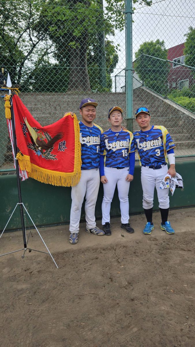 t_legendbc's tweet photo. 【つくば春季大会決勝】
vs茎崎オールドファイターズ様
3-2 ○

P小黒 湯原-C宇野

《ニ》松尾
《本》古谷

初回に3番尾見の内野ゴロの間に先制👏
その後、3回には5番久保田のタイムリーで
追加点、終盤追いつかれるも
最終回に6番古谷の決勝ホームランが飛び出し、春初優勝を飾りました🏆 https://t.co/gEYT8A29ht