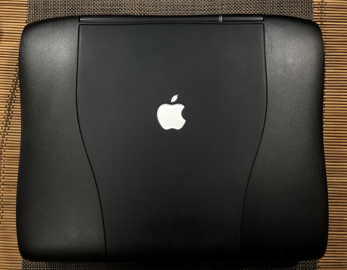 f1olympic_poker's tweet image. PowerBook G3 (1998年, WallStreet) 5年ぶりの動態確認はこれで完了。
httpsの主流化で接続できるサイトが大幅に減ったのが前回との違いだった。
初期購入時のHDDが生きており、
CPUやメモリに加え、CDドライブなどの可動部品が完璧に動作したのが驚きだった。

#powerbookg3 #mac #macbookpro #apple