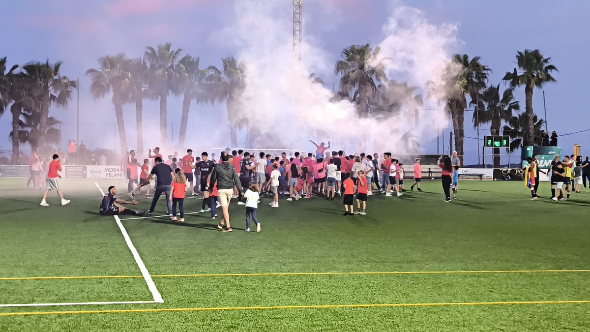AjFelanitx's tweet image. 🩷💙El CD s&apos;Horta és equip de Preferent després d&apos;assolir l&apos;ascens en el partit de tornada del play off celebrat en el camp de sa Lleona.
🤍🖤 Així mateix, l&apos;equip Benjamí del CD Felanitx es proclamà campió de lliga.
🫶 L&apos;enhorabona!!!
#orgullfelanitxer
