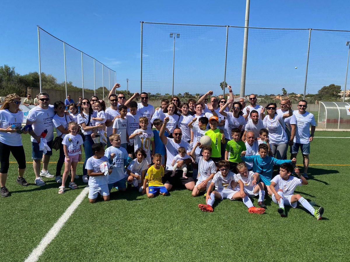 AjFelanitx's tweet image. 🩷💙El CD s&apos;Horta és equip de Preferent després d&apos;assolir l&apos;ascens en el partit de tornada del play off celebrat en el camp de sa Lleona.
🤍🖤 Així mateix, l&apos;equip Benjamí del CD Felanitx es proclamà campió de lliga.
🫶 L&apos;enhorabona!!!
#orgullfelanitxer