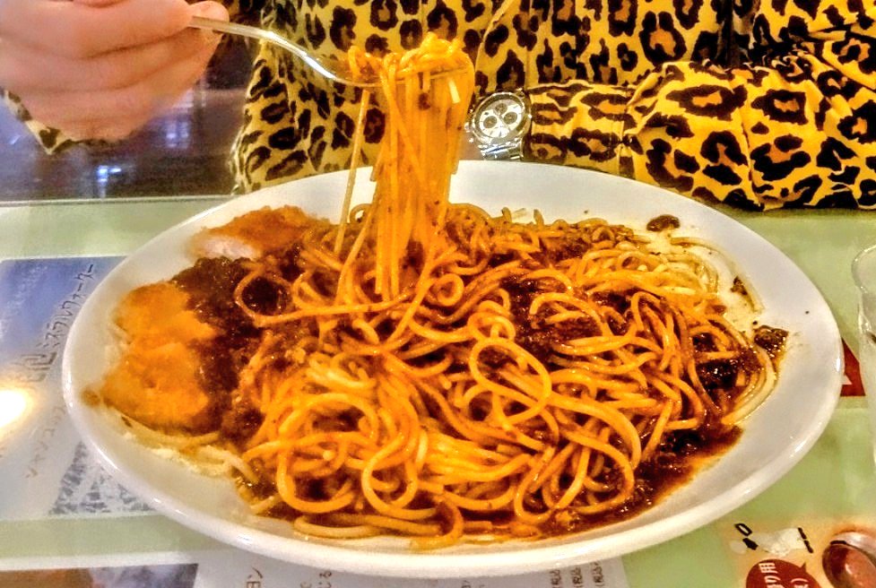 群馬県 高崎市 イタリアン・レストラン・シャンゴ シャンゴ風パスタ(Ｌ)約６００g🍝パスタの街 他県より量は多め💮とんかつがド〜ン‼️と乗つてボリューム満点のパスタ🍝自家製のデミグラベースのミートソースがたっぷりとかかり🤤とんかつとパスタとの相性も抜群💮癖になる味ぃ〜✨
#パスタ　#シャンゴ