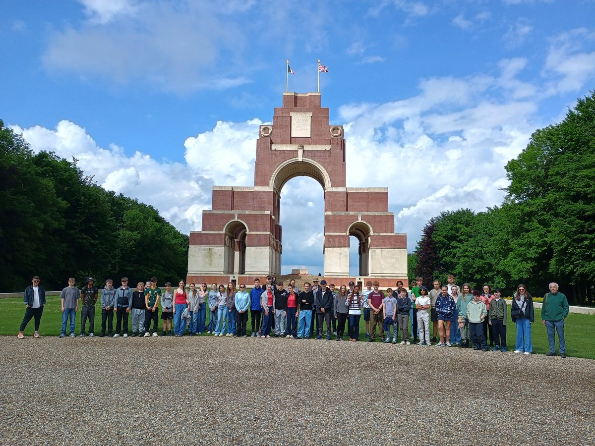 KTSHistory's tweet image. We have stopped at the soaring memorial to 63,000 missing British soldiers at Thiepval, which overlooks the beautiful landscape where one million men were slaughtered at the Battle of the Somme.