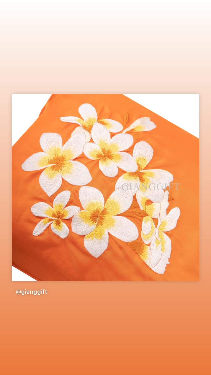 GiangGift's tweet photo. EXQUISITE, SPARKLING : Hand-embroidered flowers on mulberry silk . #GiangGift #whatyoupossesswilltellyourstory 
…………………………………………………TINH TẾ, LẤP LÁNH: Hoa thêu tay trên lụa tơ tằm https://t.co/bK2Yr0wBDf