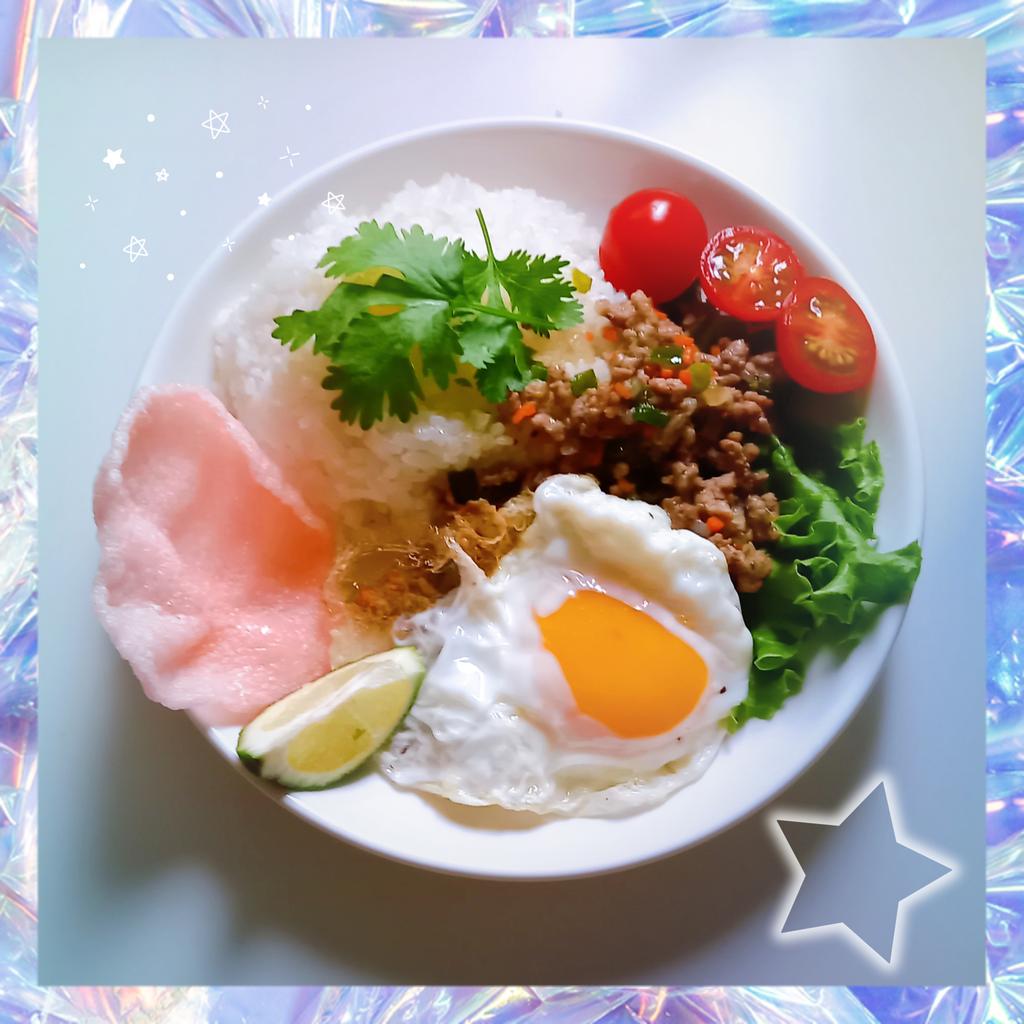 ☀

📌ガパオライス🇹🇭

親友が来たので🏠たまには本気のガパオ👩‍🍳
別にパクチーもりもり生春巻きも作ってた～友もパクチー大好きなので喜んでくれて良かった②🍀✨

#料理好きな人と繋がりたい #おうちごはん #きゅごはん #ThailandFood #パクチスト