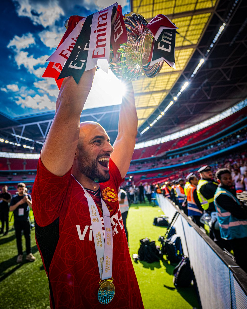 There wasn't a blade of grass this man didn't cover yesterday 🔋🇲🇦

#MUFC || #FACupFinal