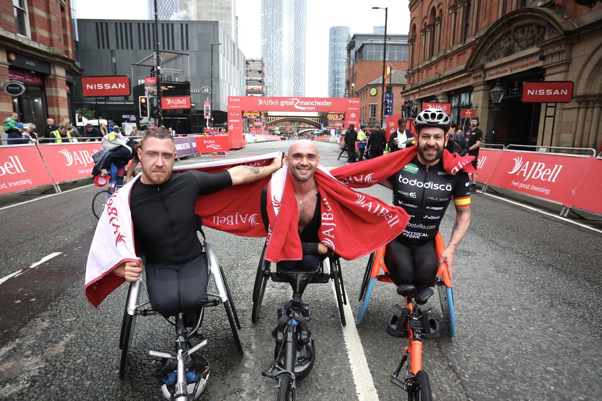 🤩 AMAZING times from our AJ Bell #GreatManchesterRun Elite 10K wheelchairs this morning! 🤩

Your Top Three ⬇️
🥇 Johnboy Smith - 00:22:31
🥈 Michael McCabe - 00:22:35
🥉 Rafael Botello Jimenez - 00:24:10