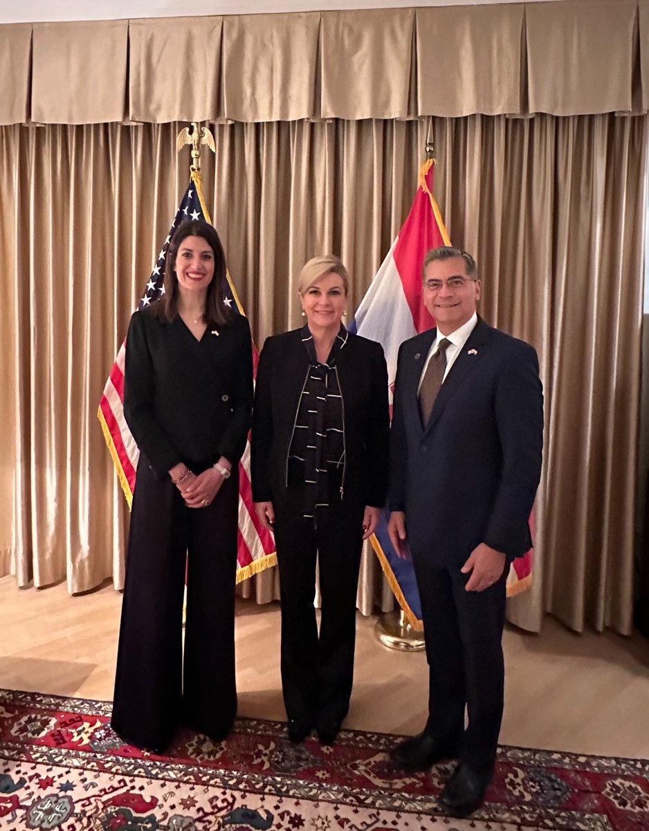 KolindaGK's tweet image. Happy to have met @SecBecerra on Friday. His visit is crucial for US-CRO cooperation in medical advancements, pandemic response, and global health equity. As co-chair of GPMB, I’m excited about the collaborative opportunities ahead! #HealthInnovation #PandemicResponse @WHO