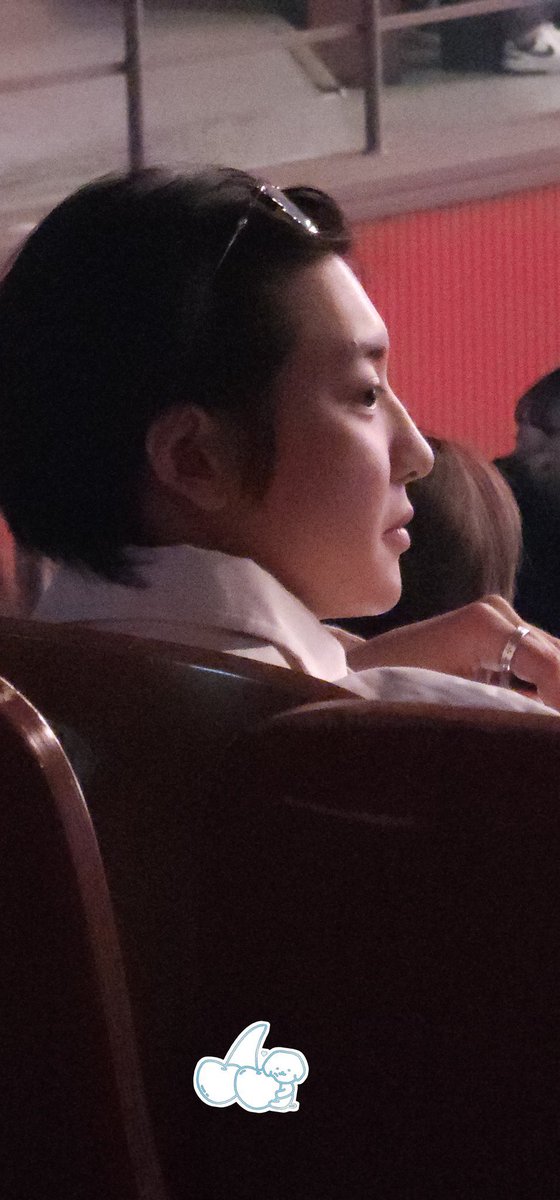 chapter519's tweet photo. CHANBAEK SIDE PROFILE 🤩 https://t.co/jAWJTvYI6Z