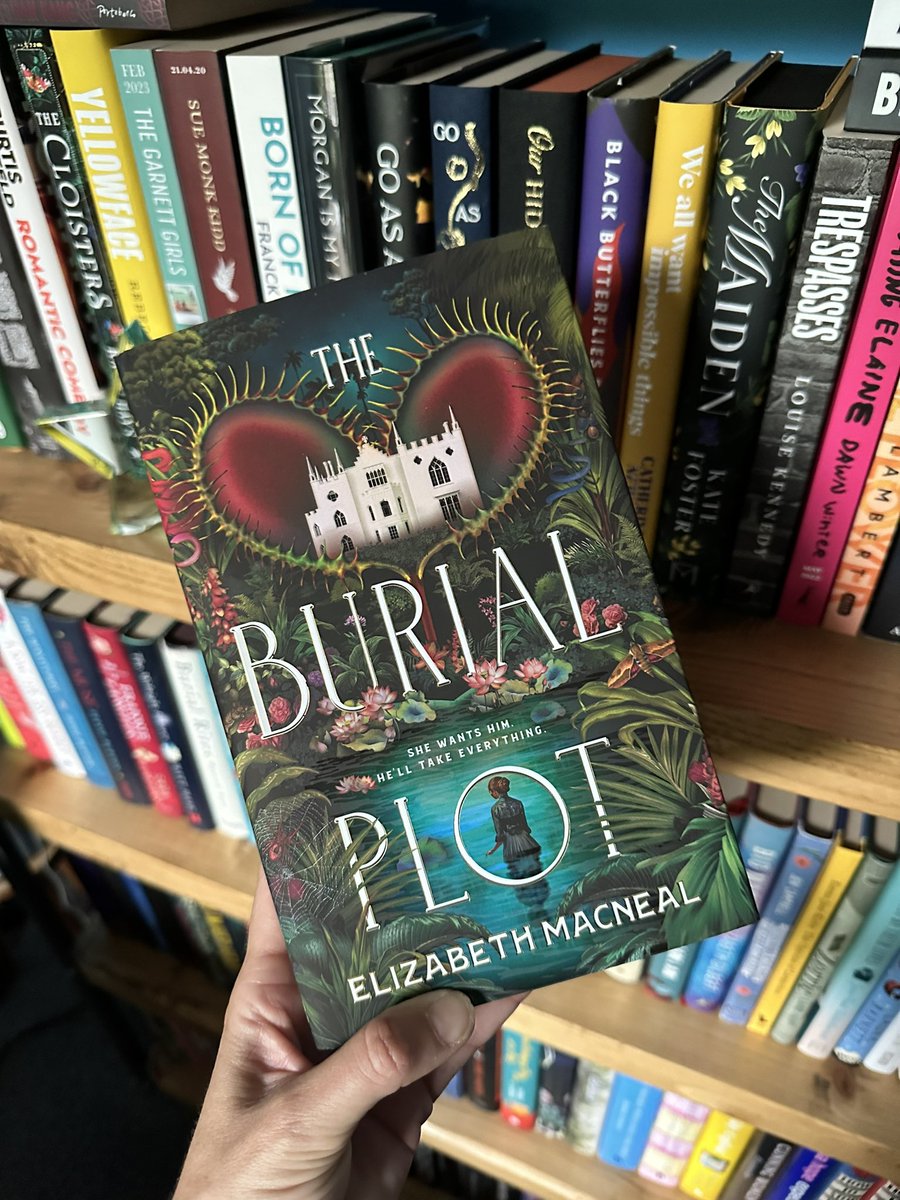 Thank you @CamillaElworthy for sending me a finished copy of #TheBurialPlot by @esmacneal 🖤 It’s out on 6 June from @picadorbooks. More details here: uk.bookshop.org/a/10770/978152…