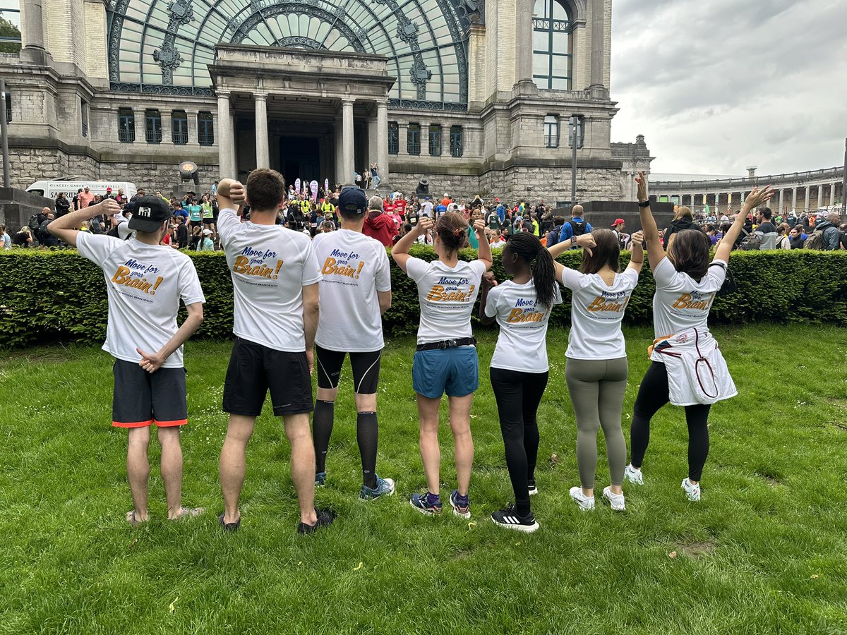 EU_Brain's tweet photo. EBC ready to start 20km Brussels! Good luck to all the runners and walkers! 💪🏻 #Move4YourBrain #NoHealthWithoutBrainHealth #20KMBXL #RUNBRUSSELS #WALKBRUSSELS https://t.co/yJAvpKCovY