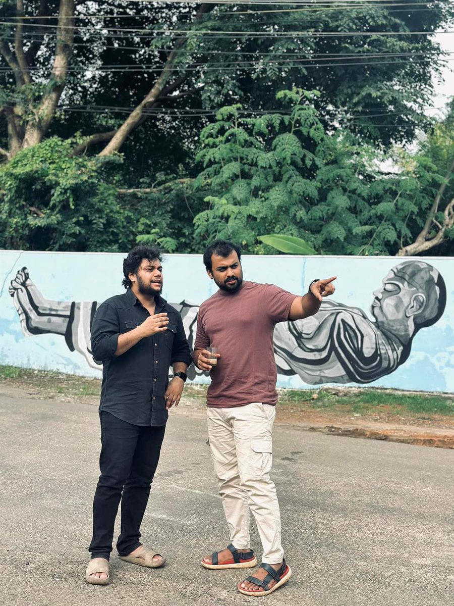 Director & Scriptwriter of #BhaBhaBa 

Directed by AD of Vineeth Sreenivasan - Dhananjay Shankar 

Script by Fahim Safar & Noorin 

Cast : #Dileep, #VineethSreenivasan, #DhyanSreenivasan

Start rolling soon....