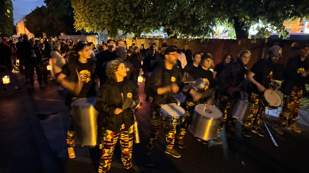 AmanhaBanda's tweet photo. O'Banda Amanhã tout terrain.
Merci au public présent et pour l'accueil, @mairieGouvernes .

#bateria #carnaval #marnelavallee #batucada #carioca #marneetgondoire #carnaval2024 #sambareggae #samba #gouvernes #seineetmarne #percussion https://t.co/mADXGkmtrg
