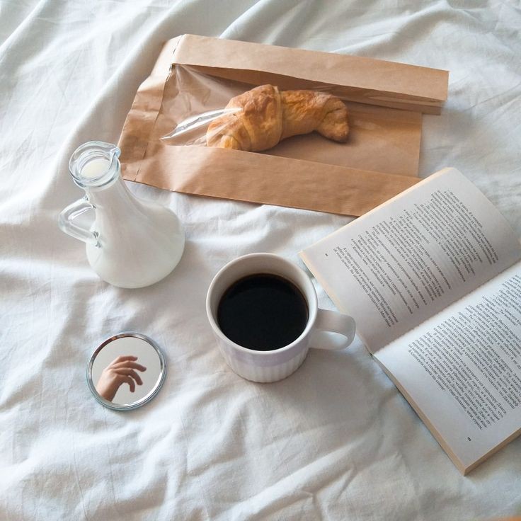 Эти ваши утры...

Ладно, моё не такое уж плохое, у меня есть Птица, у Птицы есть кофе с перцем. И круассан. Упс, круассан уже у меня.