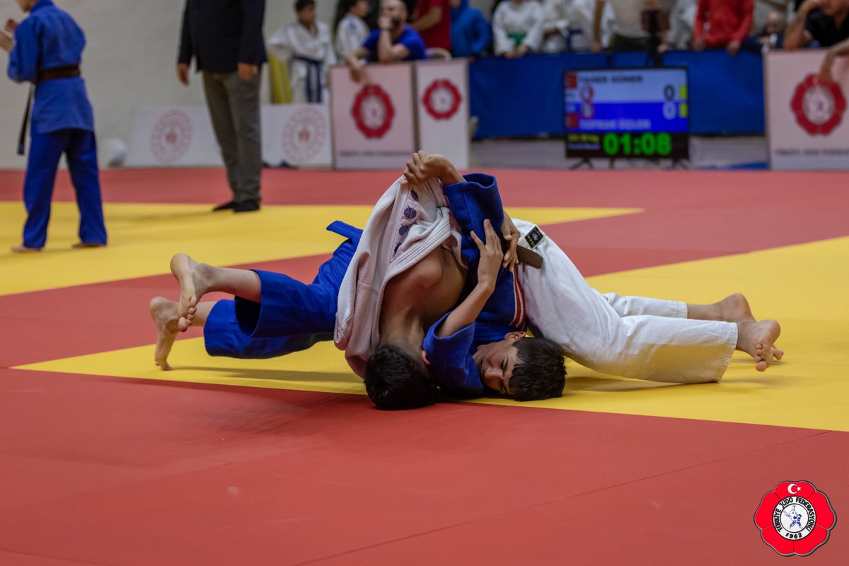 Spor Toto Minikler Judo Şampiyonası 1. gün esnasında fotoğrafçılarımızın yakaladığı kareler ▶️Facebook hesabımızda sizlerle. 

facebook.com/share/J1emHthd…?

#türkiyejudofederasyonu #büyüklertürkiyeşampiyonası
