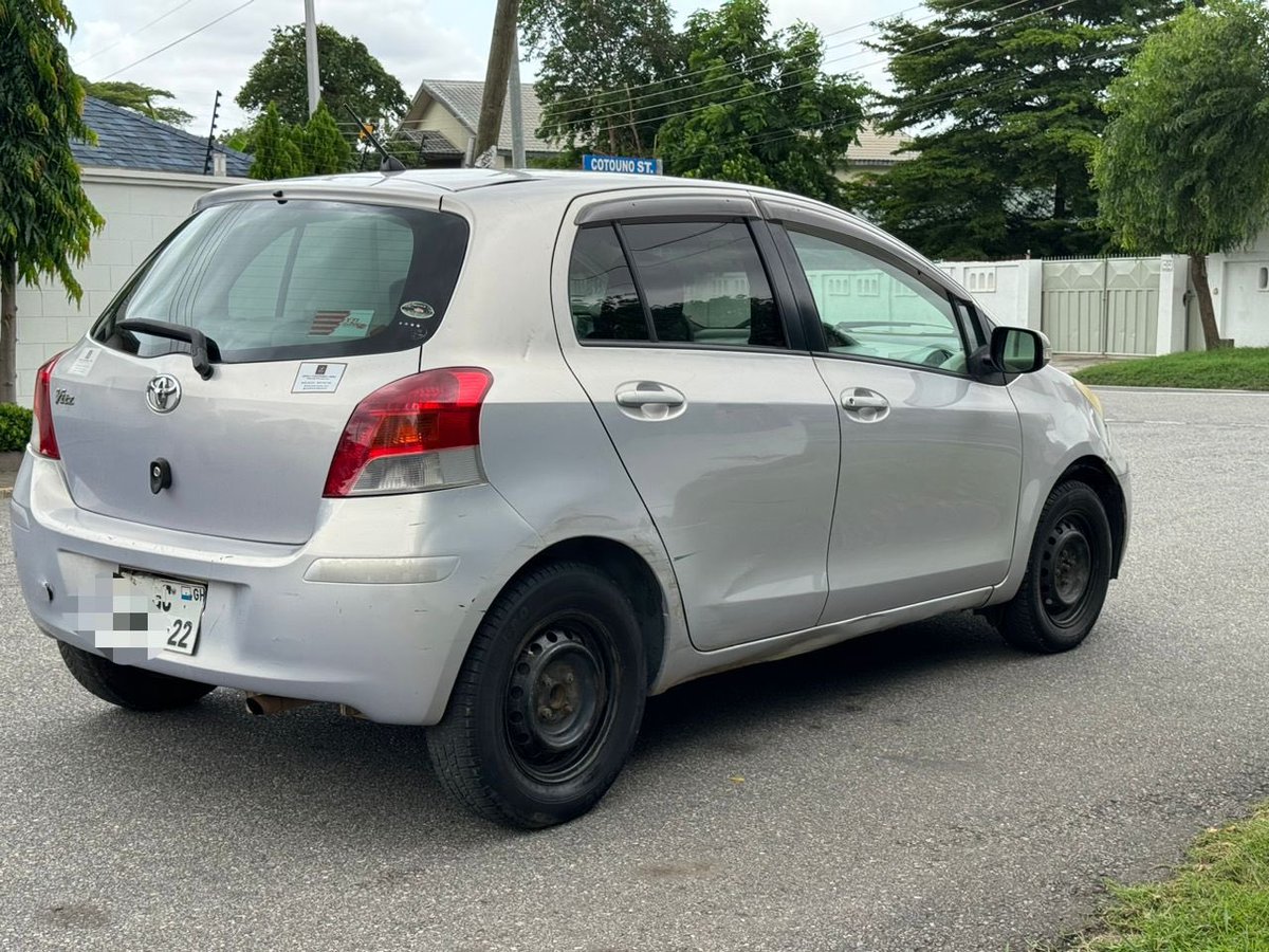 FoleyEpisode's tweet photo. 2009 Toyota Vitz 
3 plugs 
No special features 

Price - 55k
Slightly negotiable 
2022 registered 
Pls rt 😉 https://t.co/JjKsS341jZ