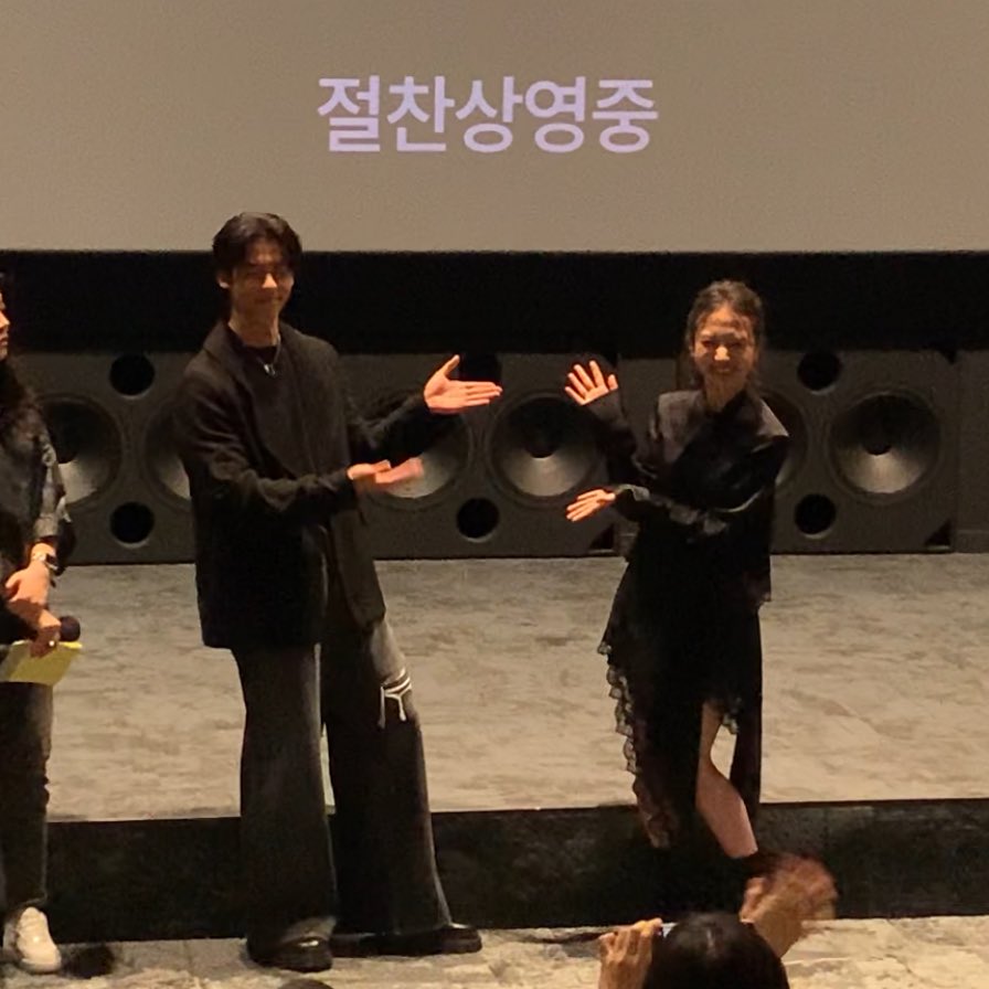 1st_1031's tweet photo. 서로 둘이 이럴 때마다 무해하고 귀여워 ㅠ ‿ ㅠ 💧💧 https://t.co/q2gybU8wTI