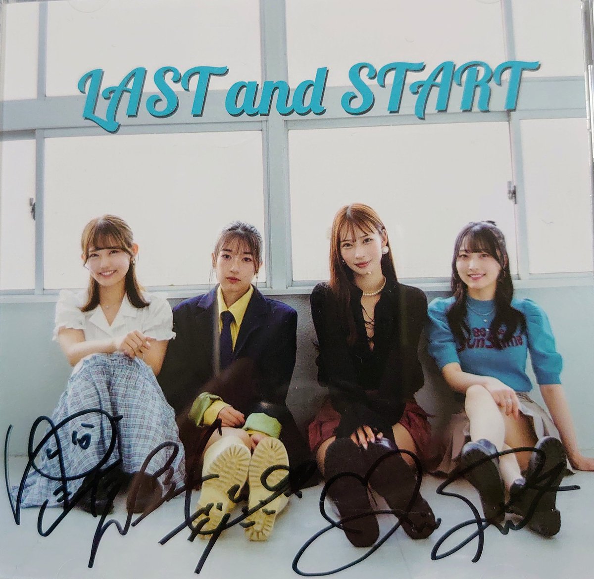 bNDfcRCr697R5av's tweet photo. いろんな壁を乗り越えて
これから先は4人で「一緒に」
あの場所を目指そう✨
そして新たなツアーへ❗
#きみとバンド
#大野真依 #清原梨央
#森田理紗子 #YUKIゆきたん
#WITH、
#LASTandSTART
#4thanniversarytour
To the next tour…🎸🥁🎤🎶 https://t.co/1QJuzxqP9q