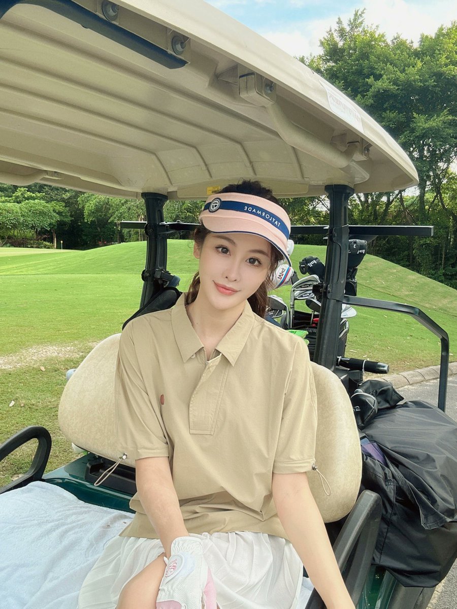dirman_u5yong's tweet image. 今日ゴルフ練習終了🏌️‍♀️
今から家に帰ってシャワーを浴びます🛁
暑いですね🥵