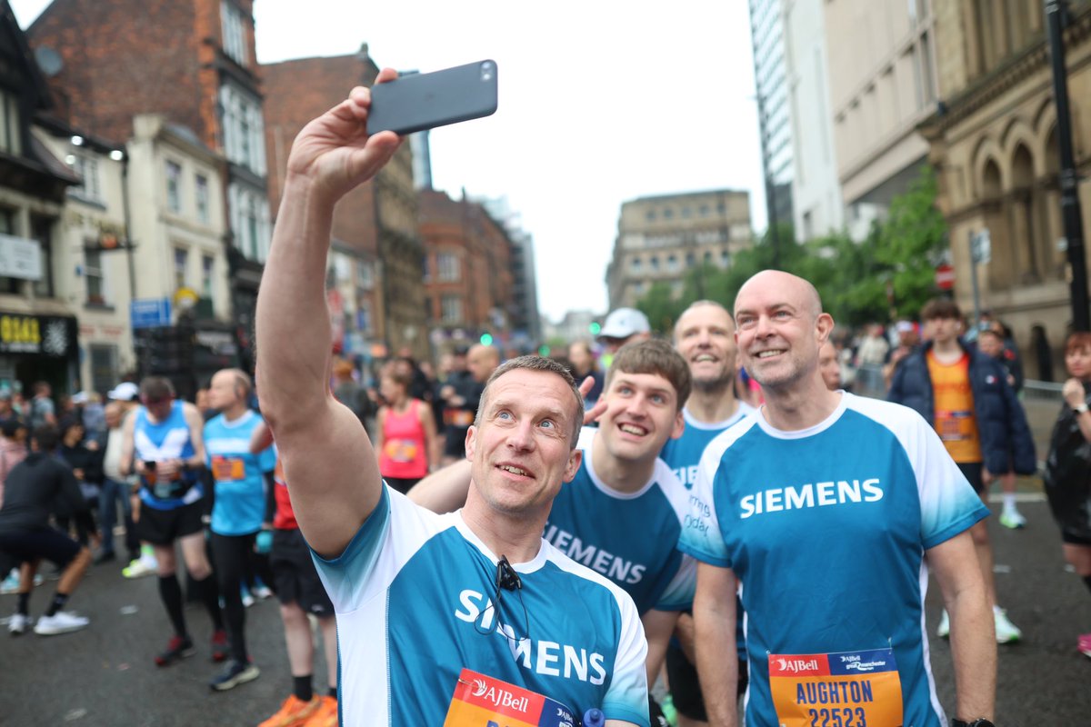 Wow 🤩 The scenes in Manchester this morning are incredible! 🙌 Let us know in the comments below if you’re taking part in today’s AJ Bell #GreatManchesterRun ⬇️🏃🏽‍♀️🏃🏻‍♂️