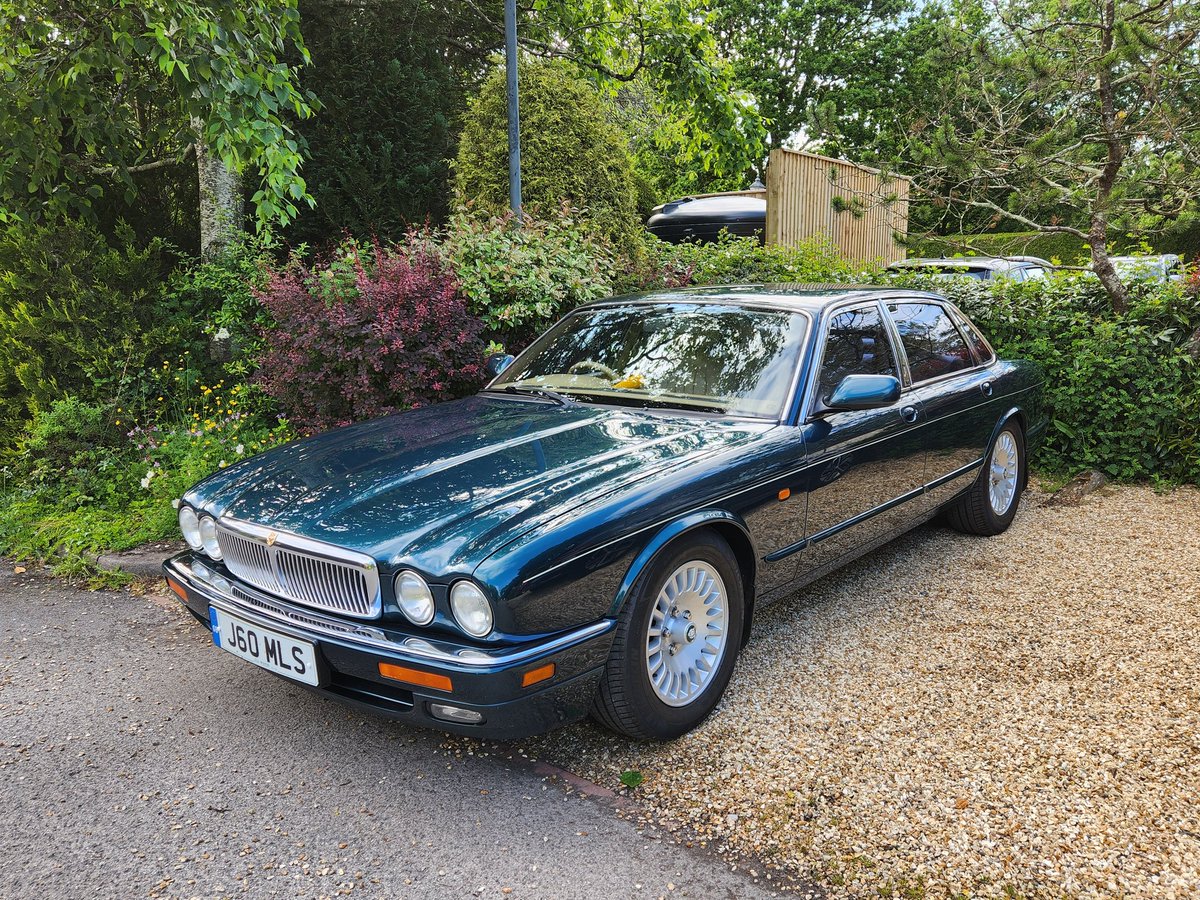 eskimorob's tweet photo. @LeahRebeccaUK XJ12 on its big day https://t.co/fV6aFe6EZF