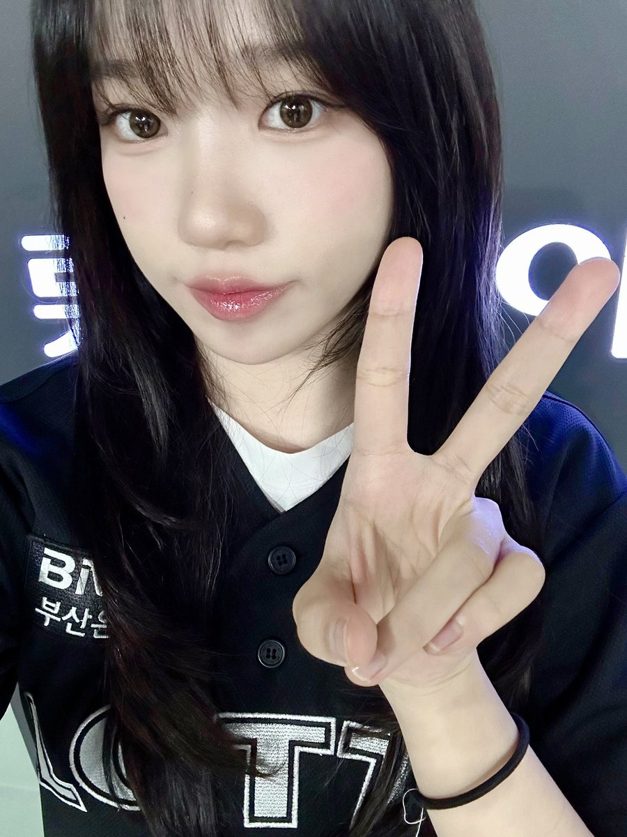 [#유리스팟] 2024.05.26 롯데 자이언츠 시구 ⚾️🖤 #조유리 #JOYURI #チョユリ