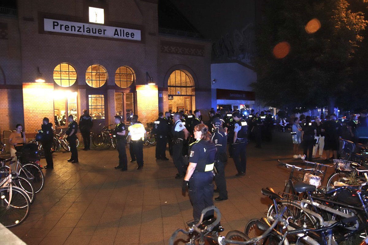 #Berlin #PrenzlauerBerg: 12 Verletzte nach heftiger Auseinandersetzung zweier Fan-Gruppen auf S-Bahnhof