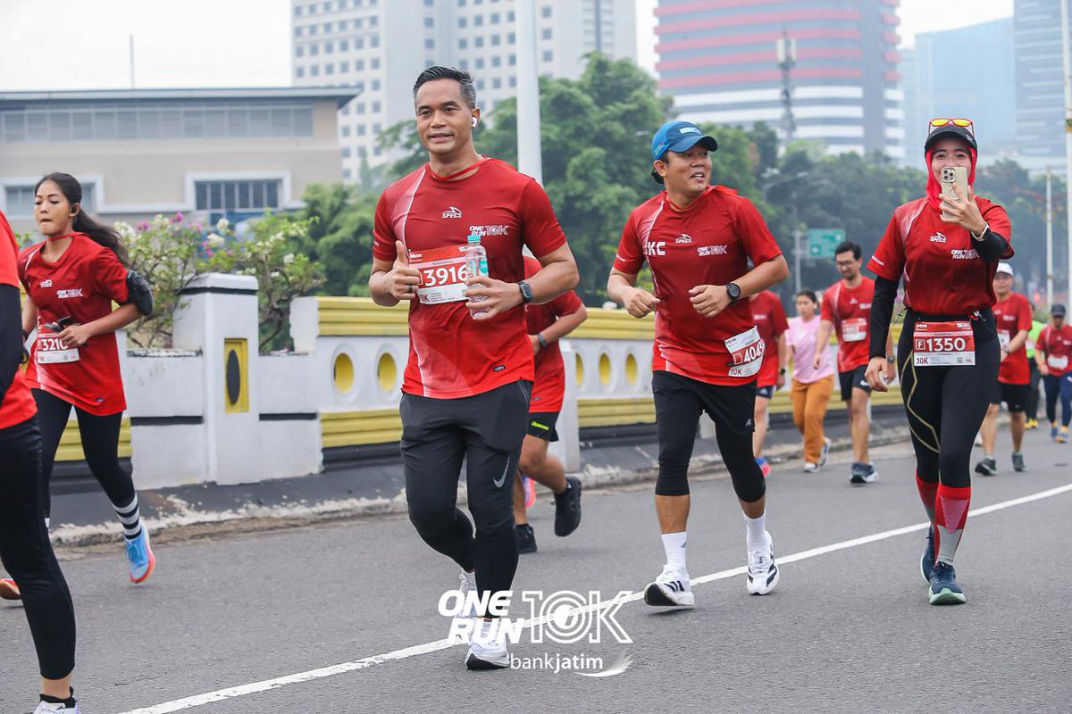 anindyabakrie's tweet photo. @BudiKaryaS @sandiuno @NRamadhani Sambil ikutan OneRun10K, saya sekalian latihan buat Olympic Marathon di Paris nanti. Semoga bisa ikutan yang Full Marathon. Tapi kalau gak bisa, ya ikutan yang 10K kayak OneRun ini.

#OneRun10K #OneRun10K2024
#olimpiadeparis2024 #CdMParis2024 #CdM #Olympic #OlympicGames https://t.co/UXFmW3UTrI