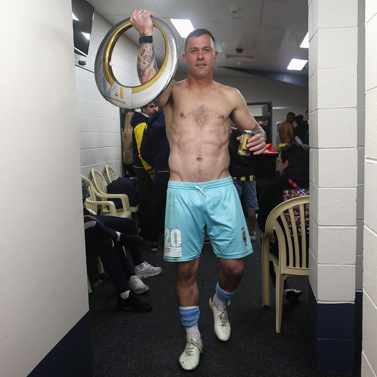 A Central Coast 𝐈𝐂𝐎𝐍 both on and off the pitch! 🌴

#CCMFC #TakeUsToTheTop