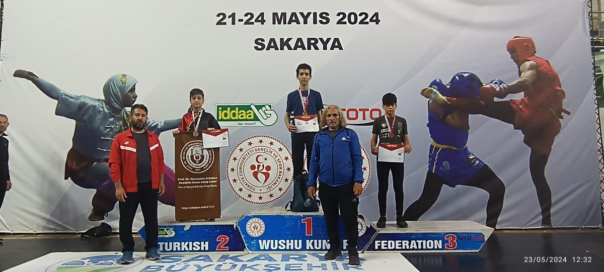 Sakarya’da düzenlenen Wushu Türkiye Şampiyonasında Şanlıurfa Büyükşehir Belediyesi kulüp sporcularımız; - Musa Burak Altundağ Türkiye Birincisi - Hasan Hüseyin Gündoğdu Türkiye İkincisi - Salih Tacer Türkiye Üçüncüsü olmuştur. Sporcu ve antrenörlerimizi tebrik ediyor,