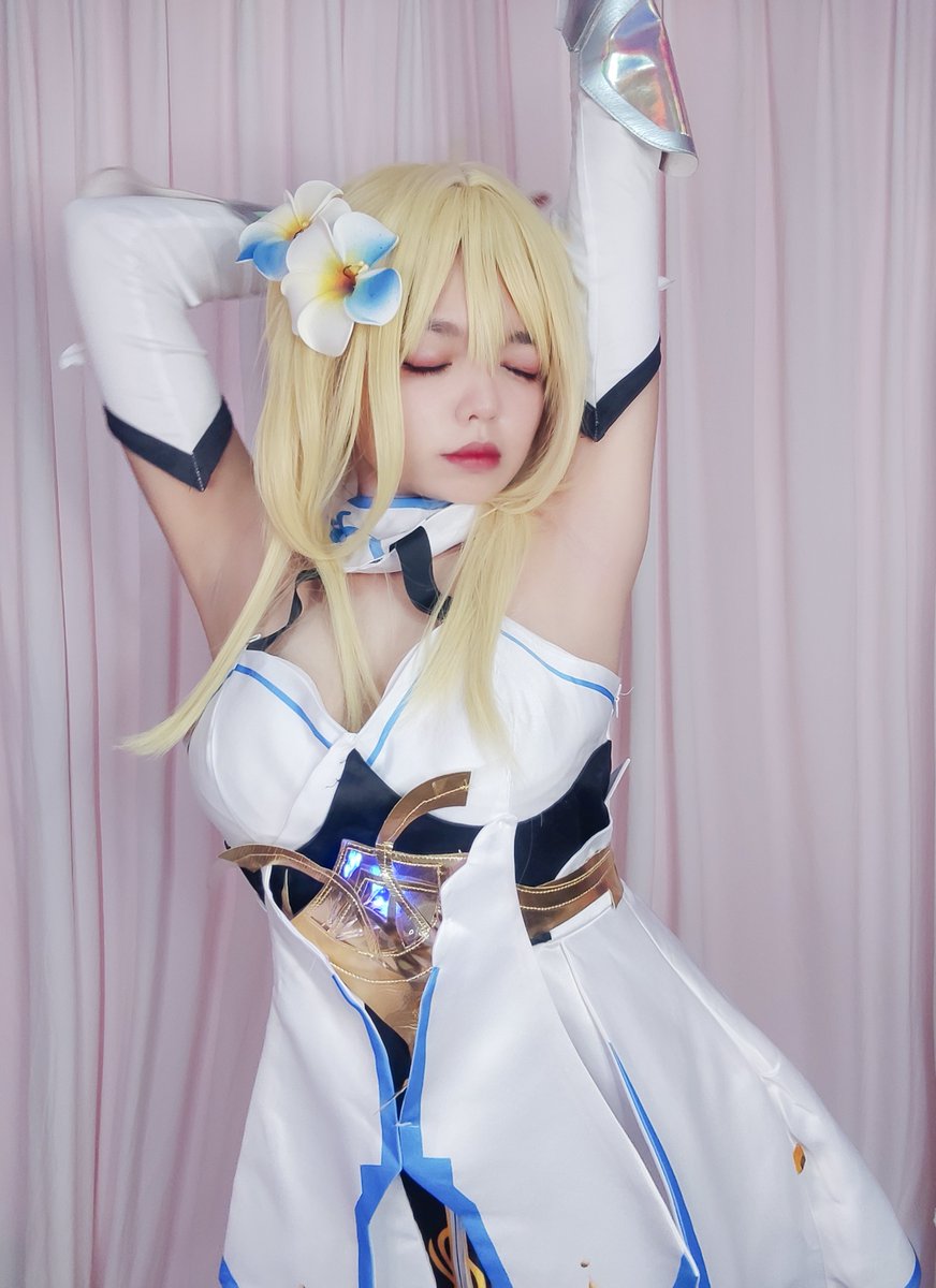 Jiroux_Clark's tweet photo. Goodmorning Traveler ! ~ 💙 🌼

#Lumine  #GenshinImpact  #cosplay https://t.co/pksCNAE7rH