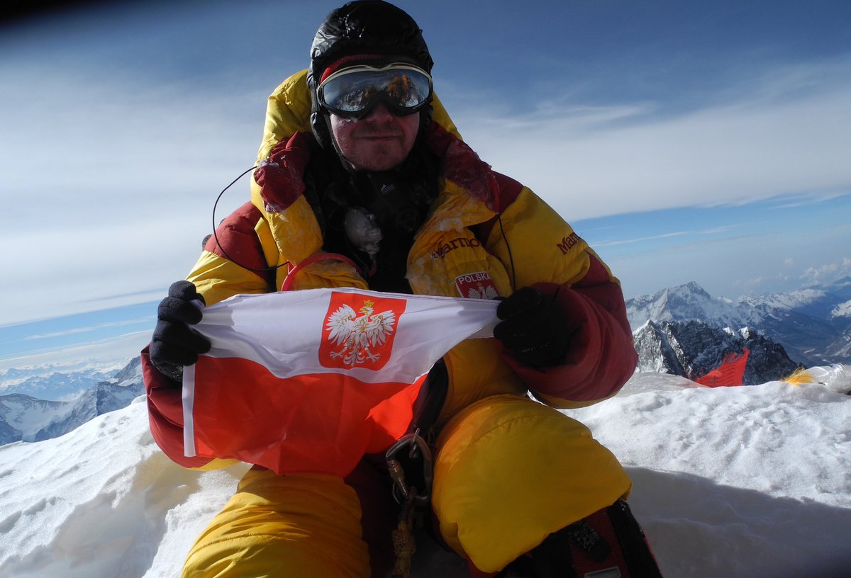10 lat temu, 25 maja 2014 r. wszedłem na Mount Everest 🤝 Zakończyła się piękna 16-letnia przygoda zdobywania szczytów Korony Ziemi (1998-2014) ❤️ Do zobaczenia w górach!