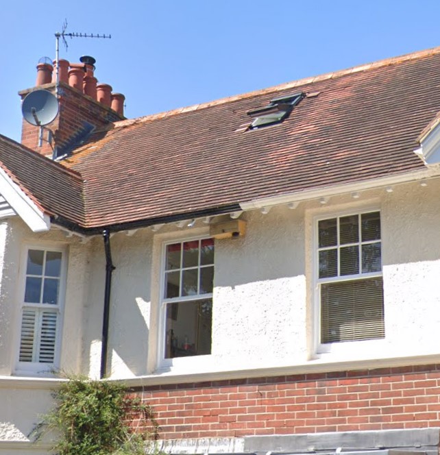 Some residents of De Montfort Road, #Lewes, have just reported that they have two #Swifts in their nest box! It's one of the Peak boxes which we funded in April 2021 to expand the existing colony of two nests there. This gives hope to all of us with waiting nest boxes!
