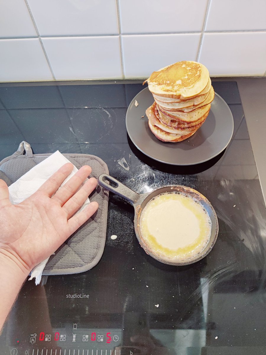 iXyles's tweet photo. Morning mini pancakes with the mini pan 👌 https://t.co/lgm58kJx06