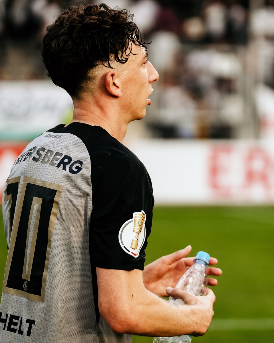 Seit gestern Abend stehen alle DFB-Pokal-Teilnehmer für die nächste Saison fest! 🏆 Die Auslosung der ersten Pokal-Runde steigt am nächsten Samstag, 01. Juni! Und: Wir sind erstmals in unserer Vereinsgeschichte im Profi-Topf! 🤩🖤🤍 Wir sind gespannt, wo es hingeht! 💪 #DieElv