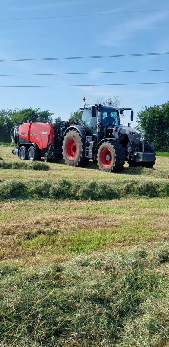 Local contractor baling silage for me last Monday, ground condition great, should be sweet silage, tedded twice ,what an outfit, if carlsberg did baling out fits this would be hard beat.
