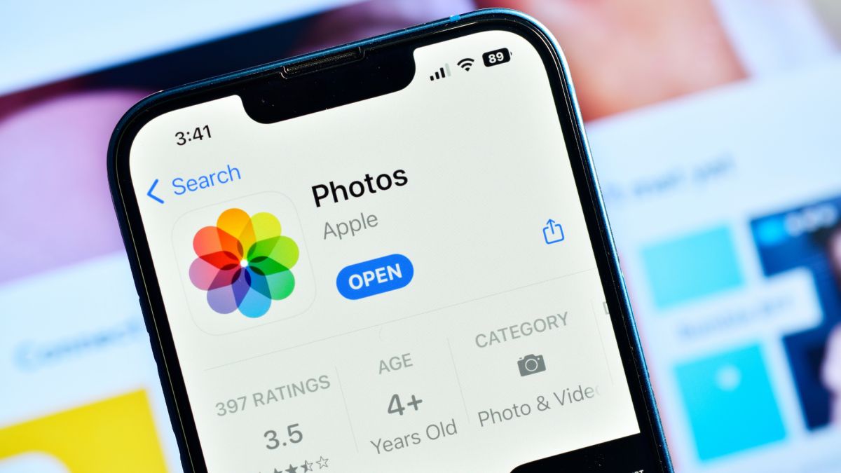 Apple found itself dealing with a pretty huge bug when iOS 17.5 caused deleted photos to resurface on users' devices. Now, the company has finally spoken out about the possible causes behind the issue. Link: lifehacker.com/tech/why-ios-1…