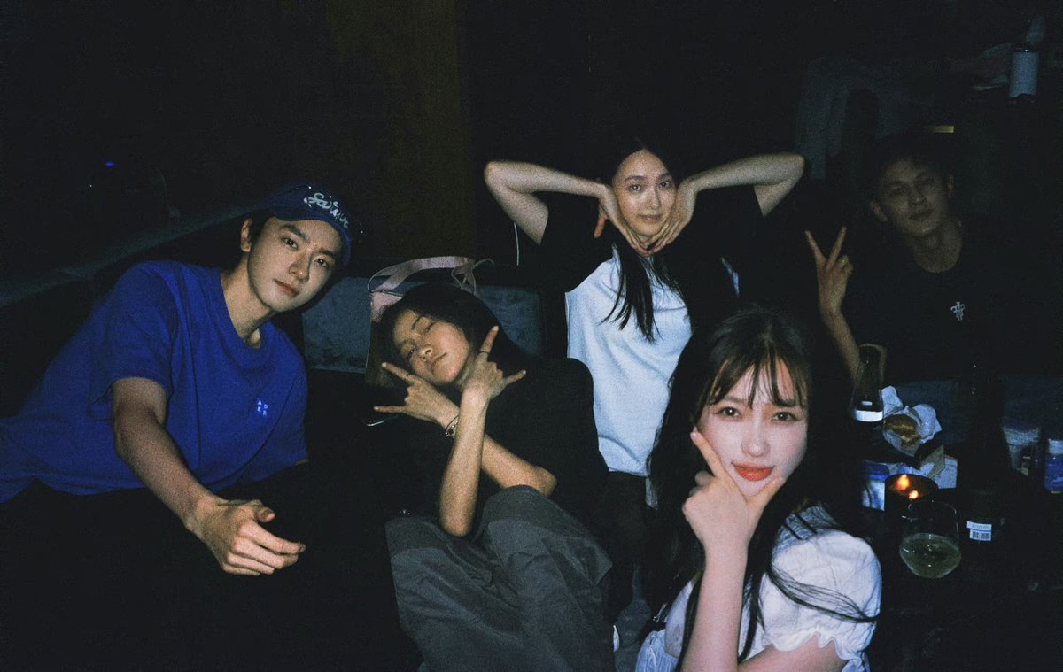 I really love how xinxin looks so happy and comfortable with the #SkiIntoLove casts. I hope production will give her the 1st billing treatment she deserves when this drama drops. 🙏🏻❤️