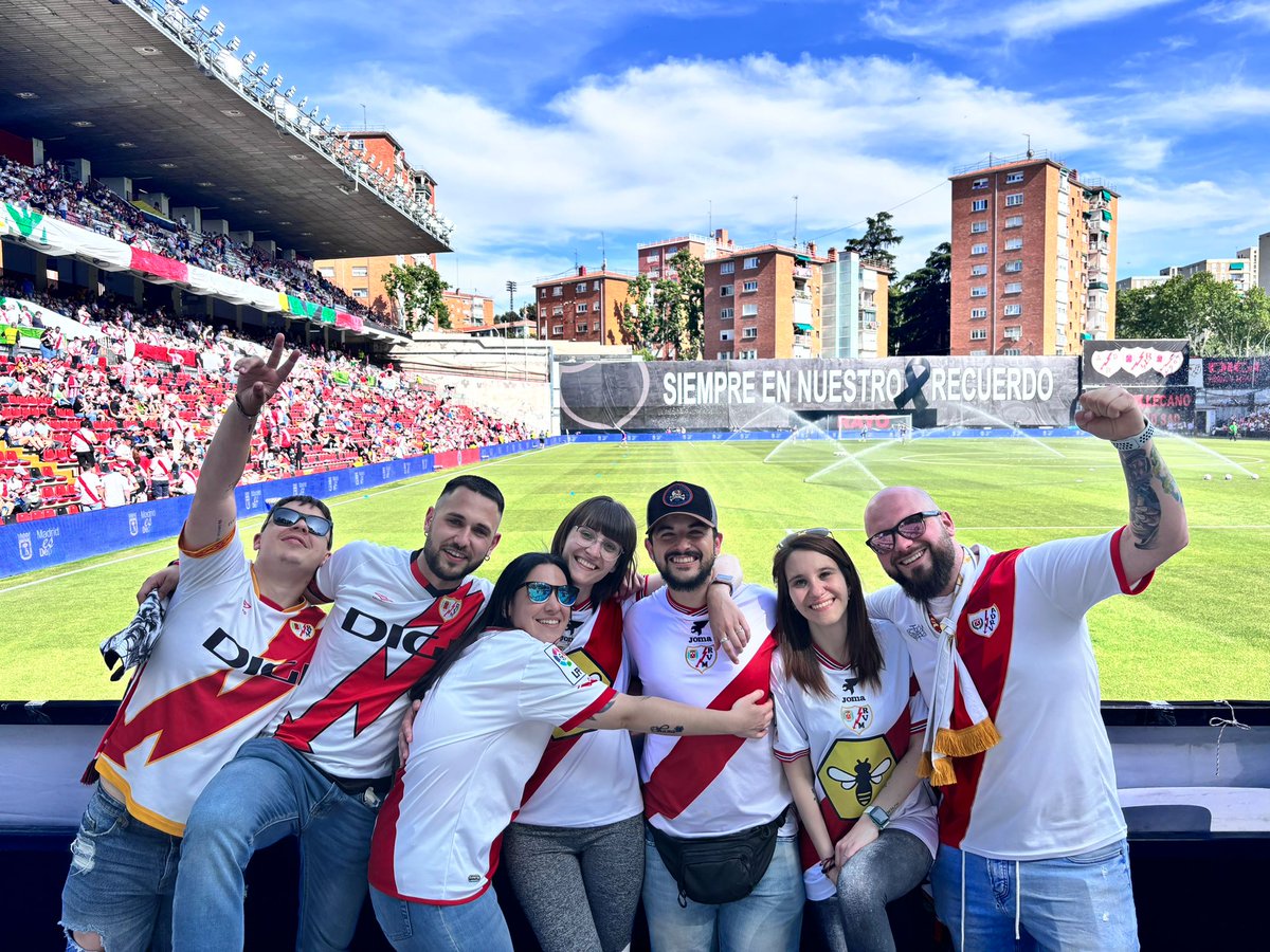 ElPrimohPrimark's tweet photo. Lo más importante en la vida son los momentos, y con ellos, la gente que te rodea.

No llevo 100 años de Franja, pero si me llevo amigos que son como familia y personas que se quedarán para siempre.

Gracias Agrupación 

♥️⚡ https://t.co/1jjn3NhqPN